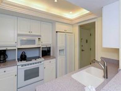 Modern Beachside Vacation Condo 2 Bedooms for Rent Week